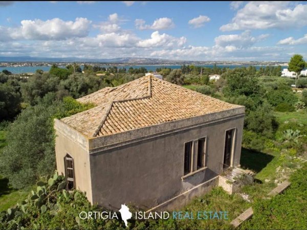 casa indipendente in vendita a Siracusa in zona Isola / Plemmirio