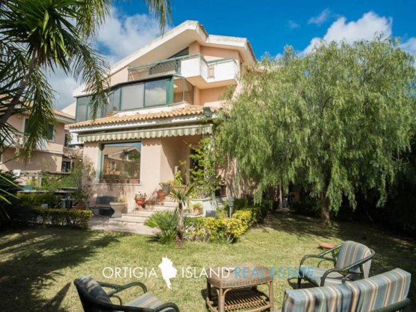 casa indipendente in vendita a Siracusa in zona Belvedere
