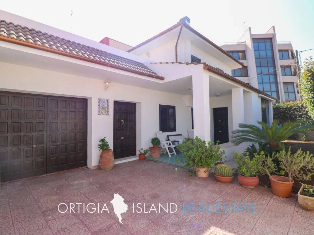 casa indipendente in vendita a Siracusa in zona Grottasanta
