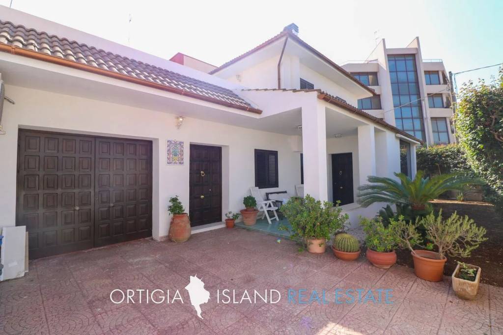 casa indipendente in vendita a Siracusa in zona Grottasanta
