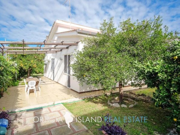 casa indipendente in vendita a Siracusa in zona Isola / Plemmirio
