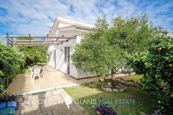 casa indipendente in vendita a Siracusa in zona Isola / Plemmirio
