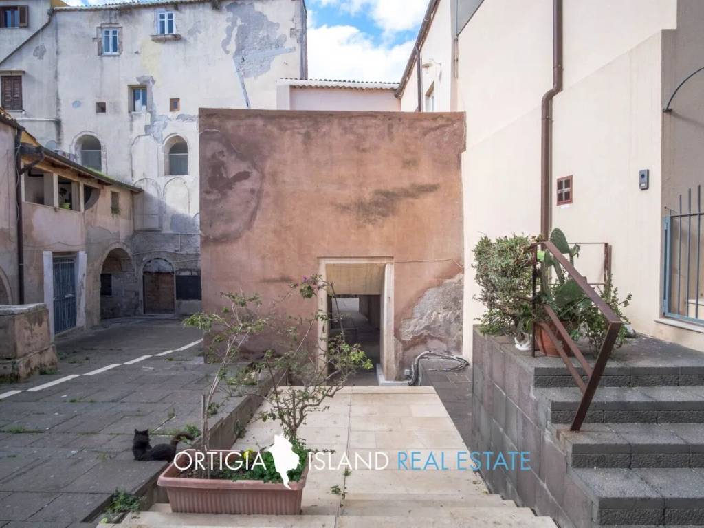 negozio in vendita a Siracusa in zona Isola Ortigia