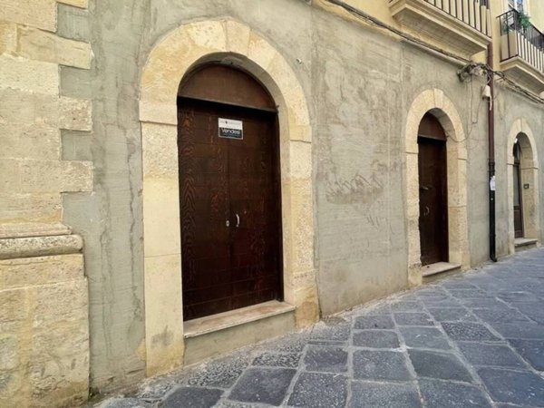 negozio in vendita a Siracusa in zona Isola Ortigia