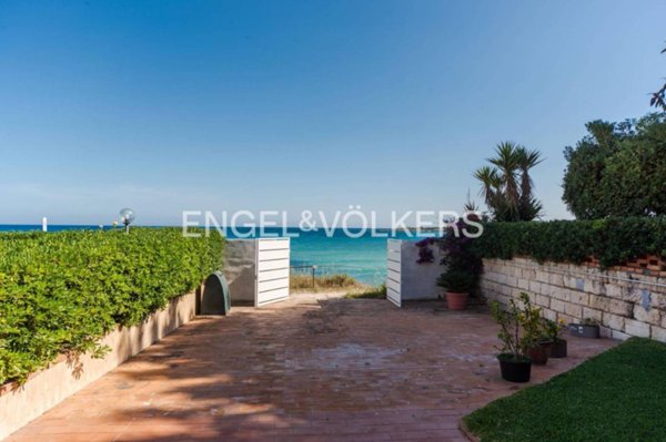 casa indipendente in vendita a Siracusa in zona Fontane Bianche