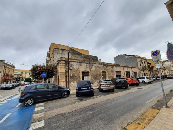 locale commerciale in vendita a Siracusa in zona Centro Città