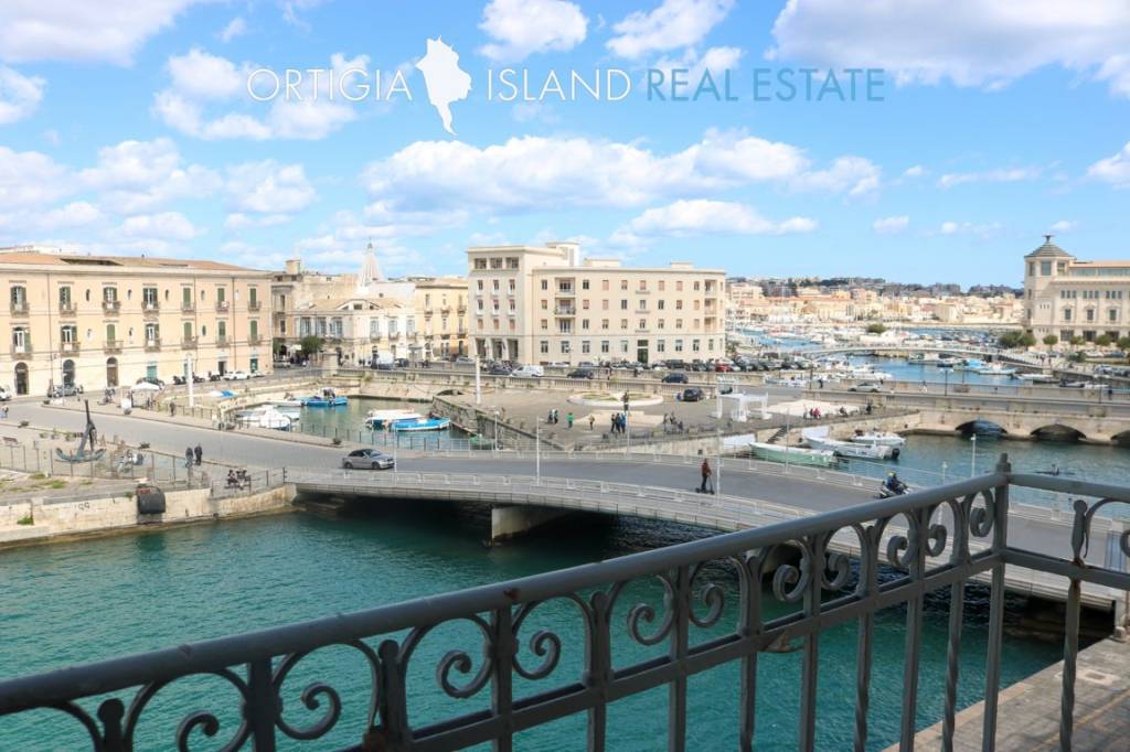 appartamento in vendita a Siracusa in zona Isola Ortigia