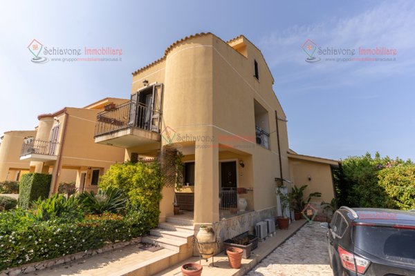 casa indipendente in vendita a Siracusa in zona Belvedere