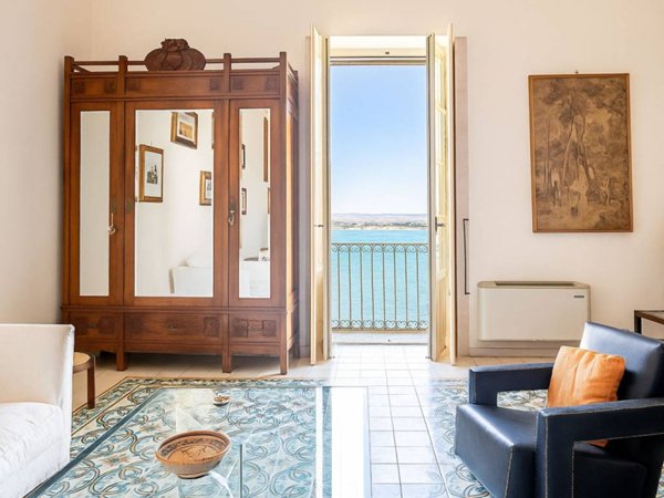 appartamento in vendita a Siracusa in zona Isola Ortigia