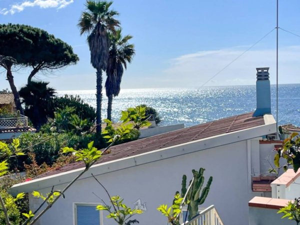casa indipendente in vendita a Siracusa in zona Fontane Bianche
