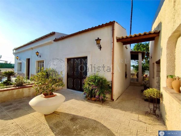 casa indipendente in vendita a Siracusa in zona Isola / Plemmirio