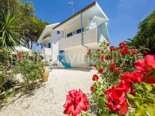 casa indipendente in vendita a Siracusa in zona Fontane Bianche