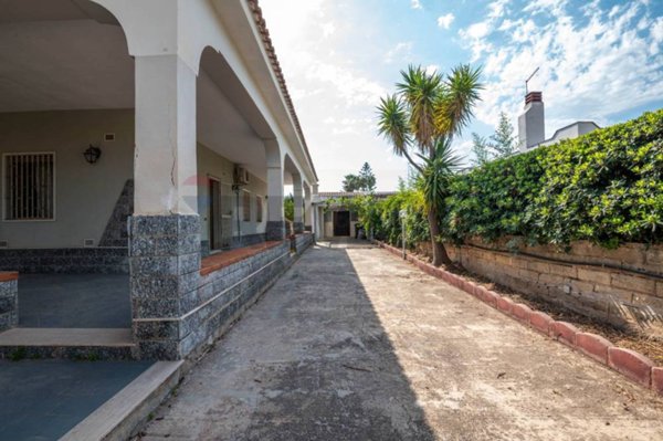casa indipendente in vendita a Siracusa in zona Isola / Plemmirio