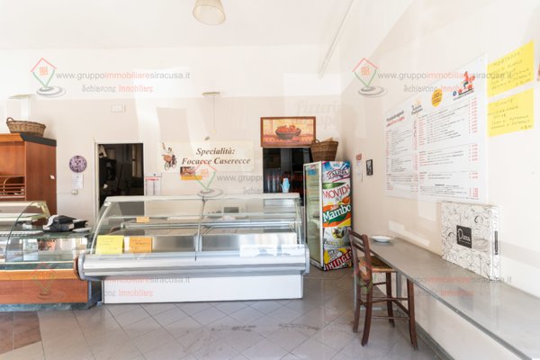 locale commerciale in vendita a Siracusa in zona Grottasanta