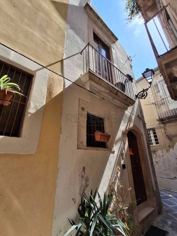 casa indipendente in vendita a Siracusa in zona Isola Ortigia