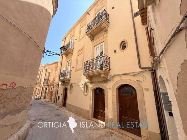 casa indipendente in vendita a Siracusa in zona Isola Ortigia