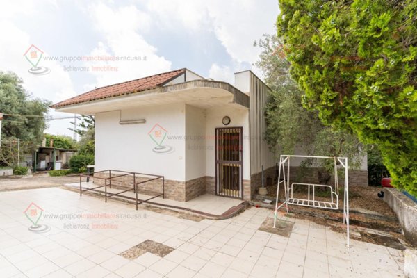 casa indipendente in vendita a Siracusa in zona Belvedere