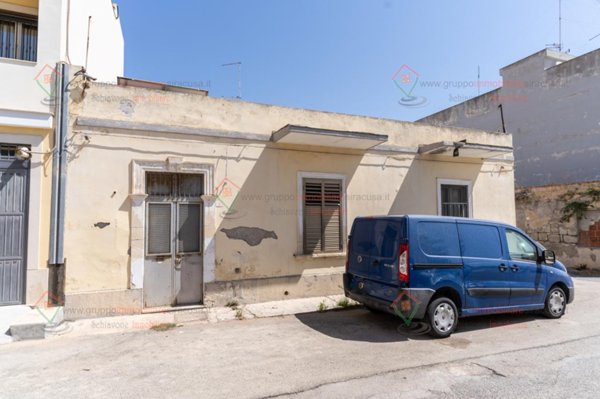 casa indipendente in vendita a Siracusa in zona Grottasanta