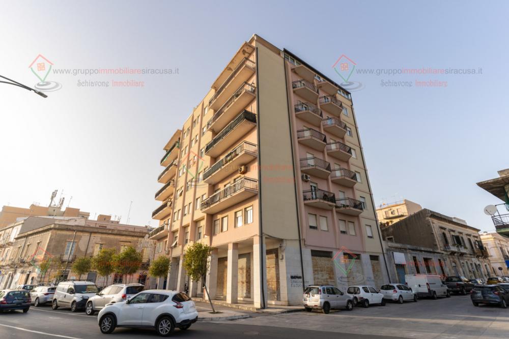 locale commerciale in vendita a Siracusa in zona Borgata