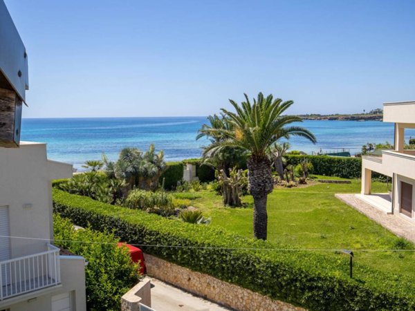 casa indipendente in vendita a Siracusa in zona Fontane Bianche