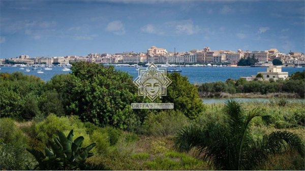 casa indipendente in vendita a Siracusa in zona Isola Ortigia