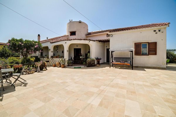 casa indipendente in vendita a Siracusa in zona Centro Città
