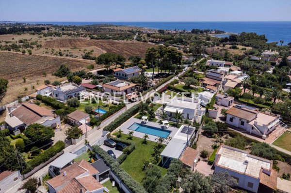 casa indipendente in vendita a Siracusa in zona Fontane Bianche