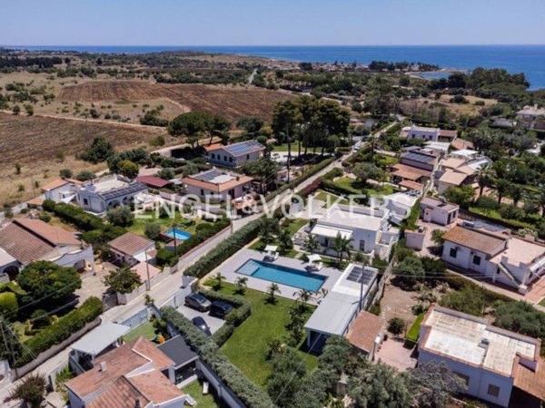 casa indipendente in vendita a Siracusa in zona Fontane Bianche