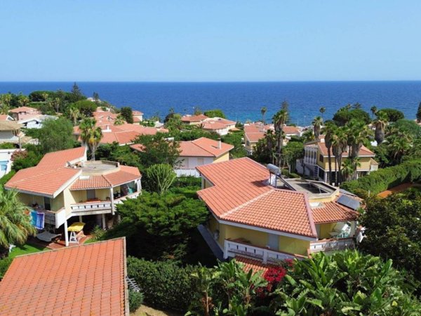 casa indipendente in vendita a Siracusa in zona Fontane Bianche