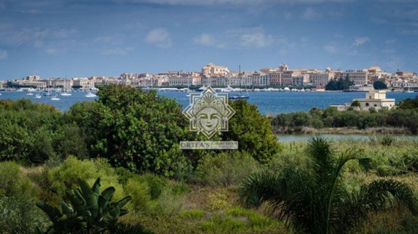 casa indipendente in vendita a Siracusa in zona Isola Ortigia