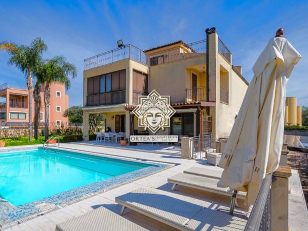 casa indipendente in vendita a Siracusa in zona Belvedere
