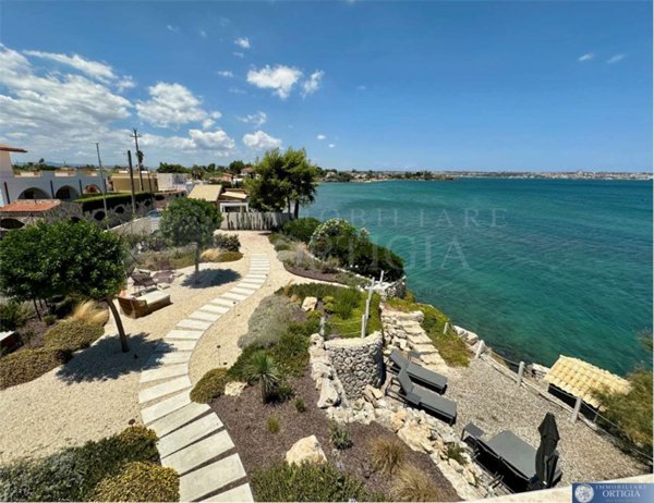 casa indipendente in vendita a Siracusa in zona Isola / Plemmirio