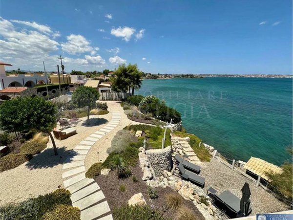 casa indipendente in vendita a Siracusa in zona Isola Ortigia