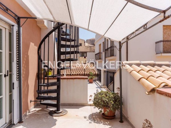 casa indipendente in vendita a Siracusa in zona Isola Ortigia