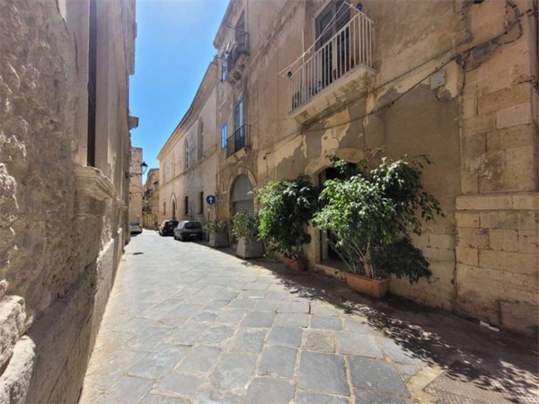 casa semindipendente in vendita a Siracusa in zona Isola Ortigia