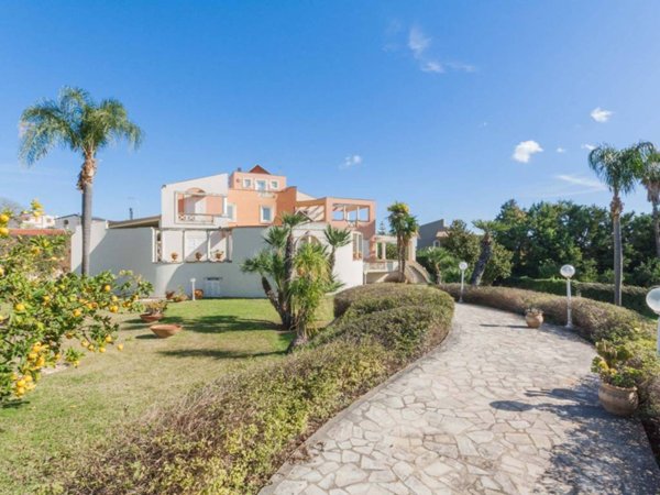 casa indipendente in vendita a Siracusa in zona Belvedere