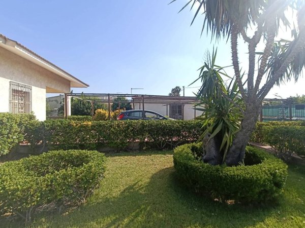 casa indipendente in vendita a Siracusa in zona Arenella