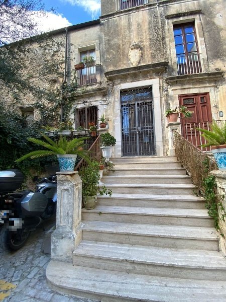 casa indipendente in vendita a Siracusa in zona Isola Ortigia