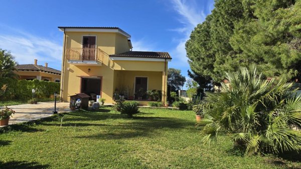 casa indipendente in vendita a Siracusa in zona Arenella