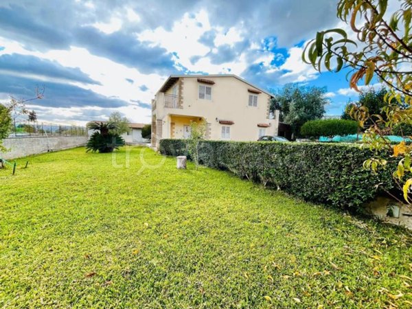 casa indipendente in vendita a Siracusa in zona Belvedere