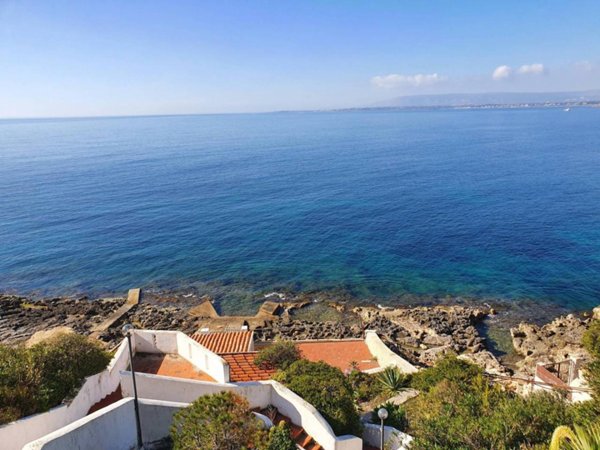 casa indipendente in vendita a Siracusa in zona Isola / Plemmirio