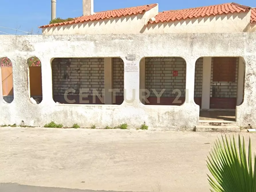 locale commerciale in vendita a Siracusa in zona Fontane Bianche