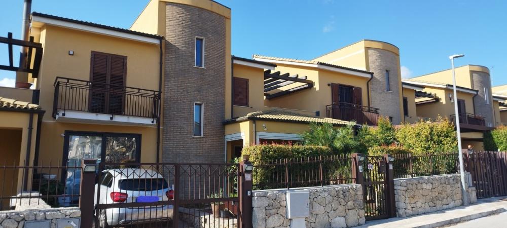 casa indipendente in vendita a Siracusa in zona Belvedere