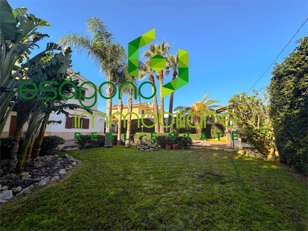 casa indipendente in vendita a Siracusa in zona Isola / Plemmirio