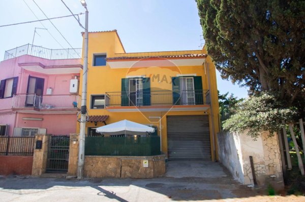 casa indipendente in vendita a Siracusa in zona Grottasanta