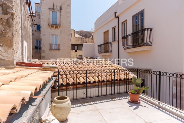 casa indipendente in vendita a Siracusa in zona Isola Ortigia