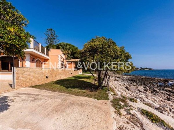casa indipendente in vendita a Siracusa in zona Fontane Bianche