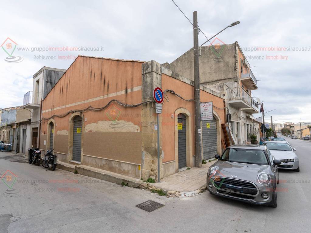 locale commerciale in vendita a Siracusa in zona Isola Ortigia