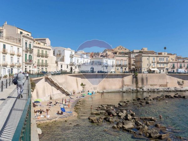 appartamento in vendita a Siracusa in zona Isola Ortigia