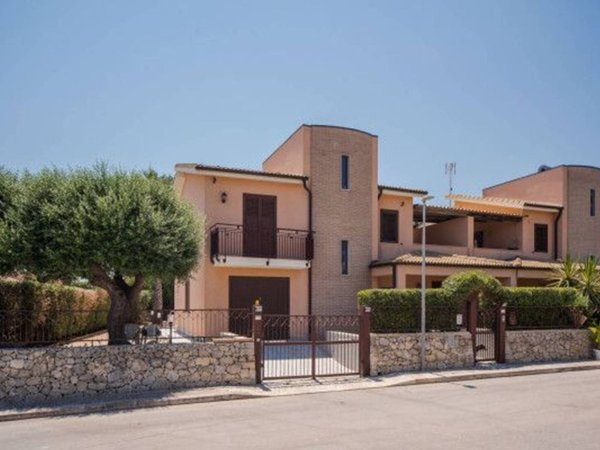 casa indipendente in vendita a Siracusa in zona Targia